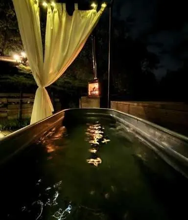 Le Querce Dell'etna Bed & Breakfast 3*